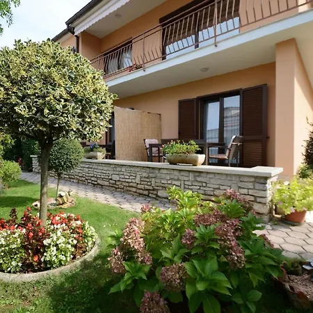 Ferienwohnung Fuer 4 Personen Ca 50 Qm In Kosinozici, Porec, Istrien Istrische Riviera