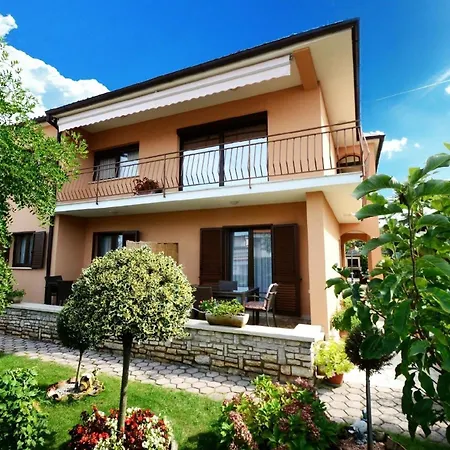 Ferienwohnung Fuer 4 Personen Ca 50 Qm In Kosinozici, Porec, Istrien Istrische Riviera Apartment